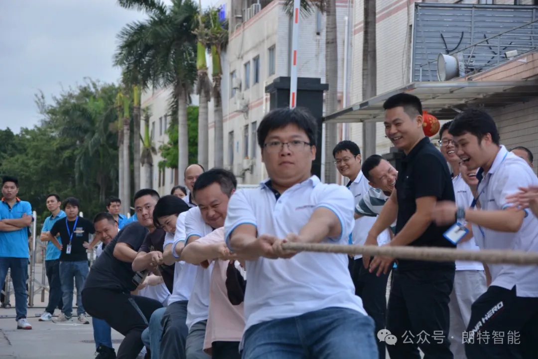 顽强拼搏、逾越极限 | 4001百老汇智能举行职工拔河角逐